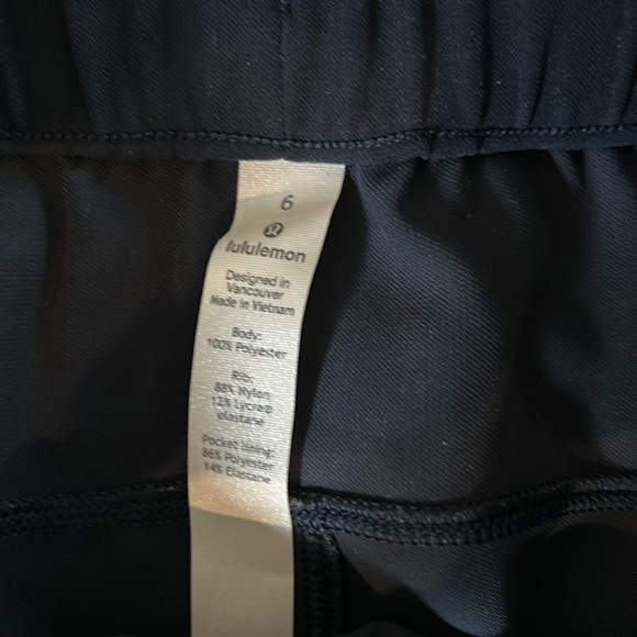 NWOT Lululemon size 6 navy joggers - Picture 2 of 6